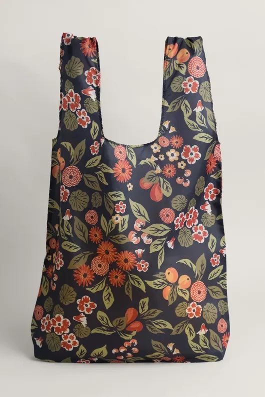 Foldaway shopper bag store